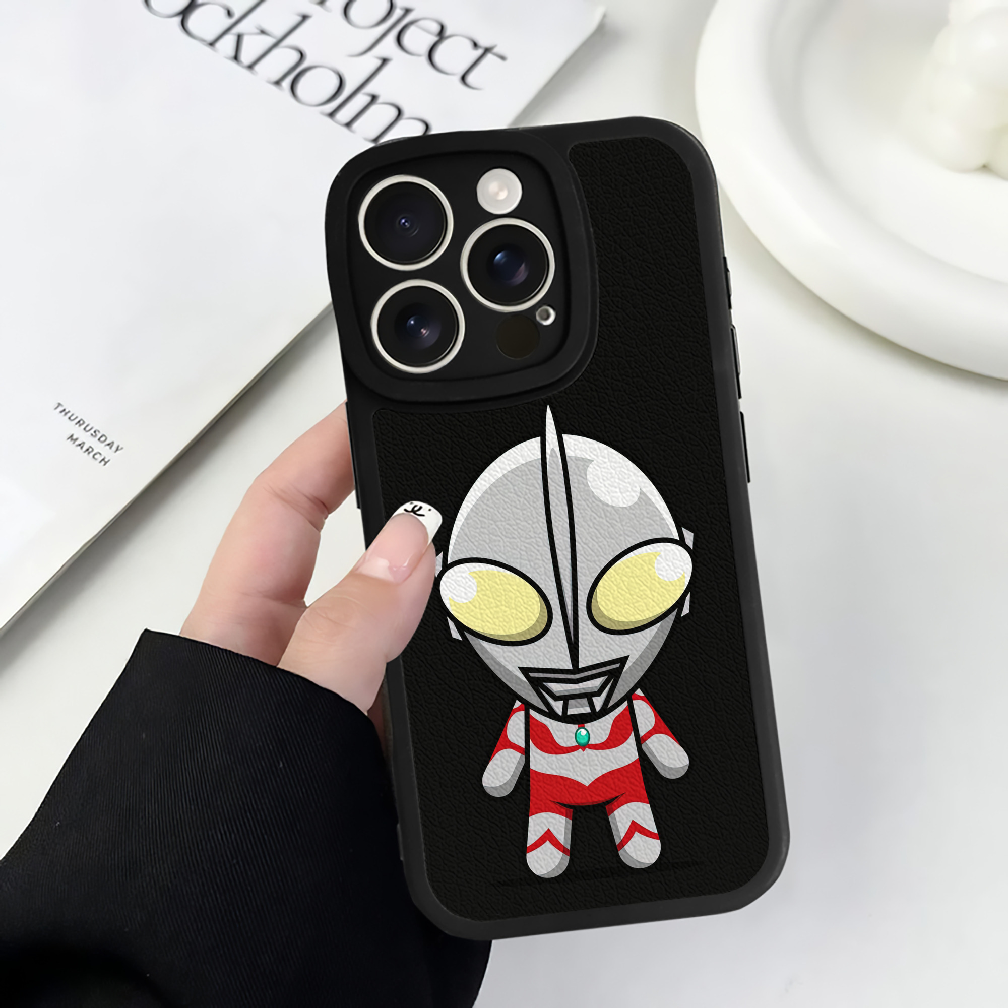 （画像用） ウルトラマン Ultraman 【iPhone 16シリーズ対応】シリコンスマホケース（レザー調） 材質：シリコン
